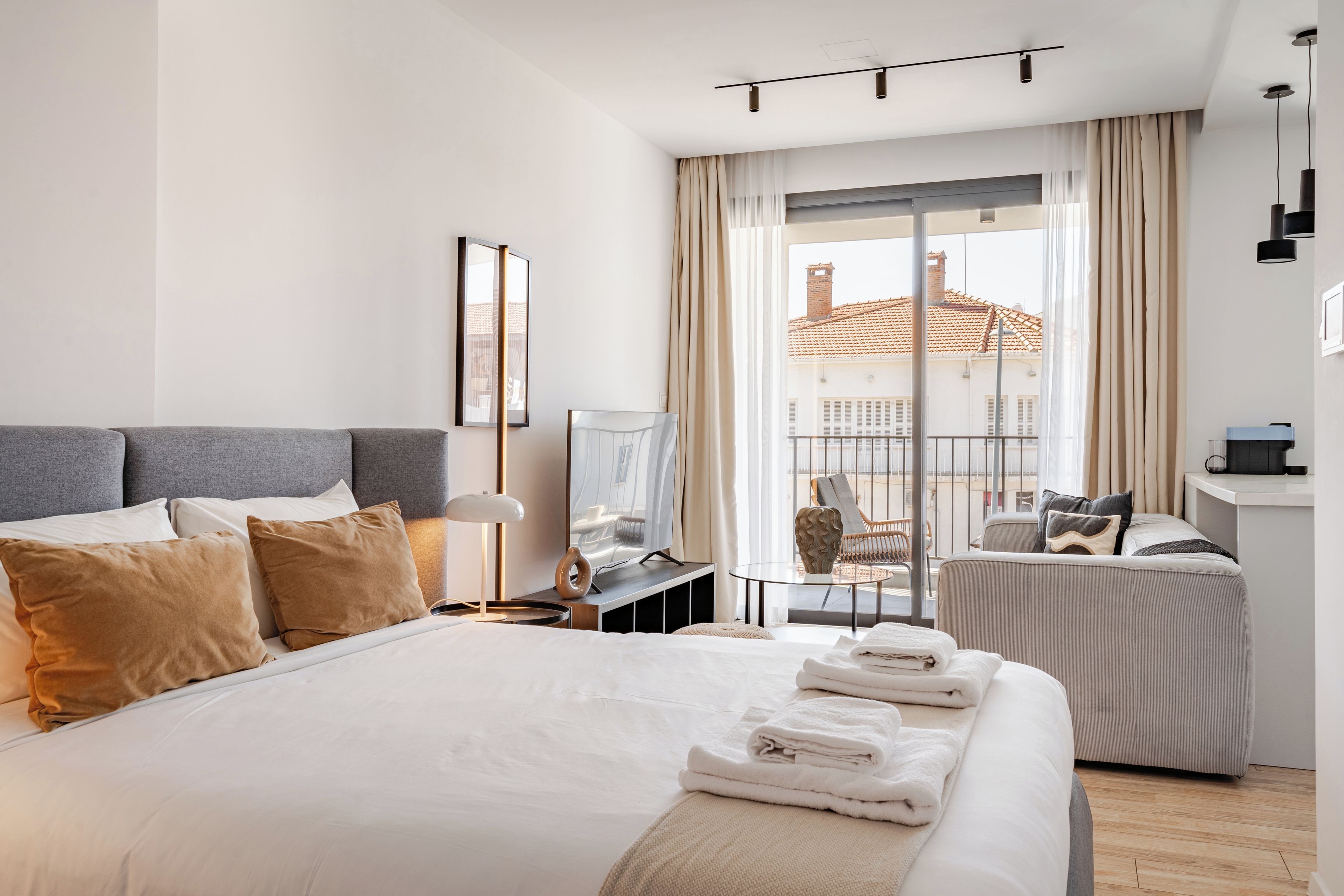 Departamento Deluxe, para no fumadores, balcón | Escritorio, espacio para trabajar con laptop y cortinas blackout 