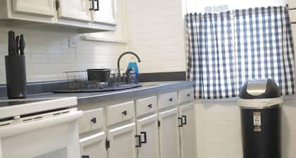 Modern Luxury 1BR Prime Location by Oakley, Rookwood, Downtown & Top Hospitals