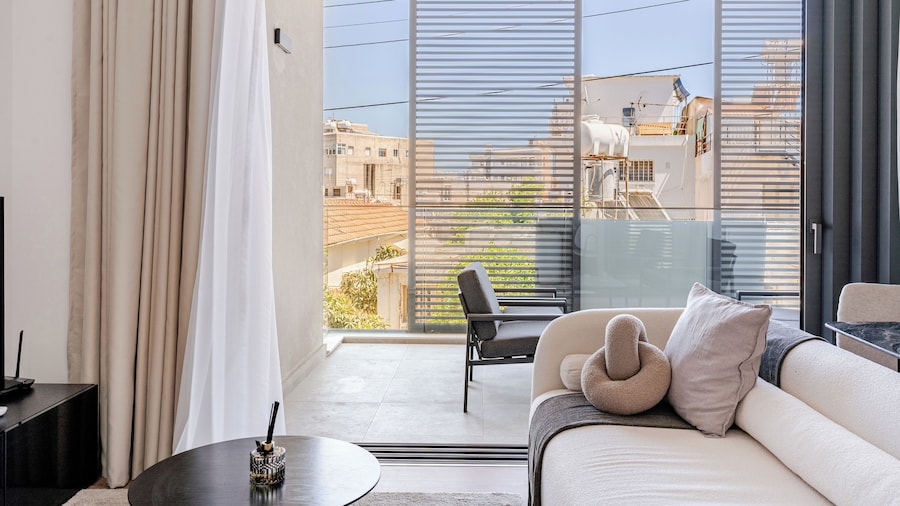 Yamas Urban Living Sequoia Residence