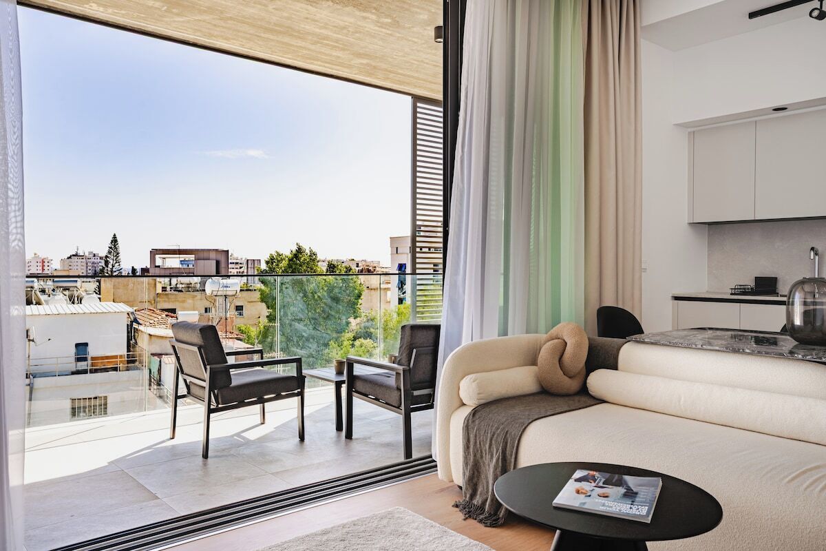 Apartment, 1 Bedroom, Non Smoking, Balcony | Living room