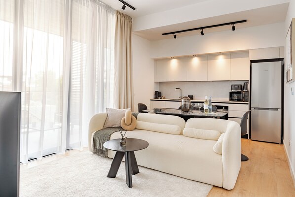 Apartment, 1 Bedroom, Non Smoking, Balcony | Living area