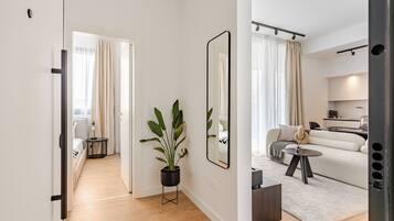 Escritorio y espacio para trabajar con laptop