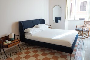 4 habitaciones, tabla de planchar con plancha y cuna de viaje 