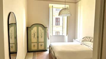 4 habitaciones, tabla de planchar con plancha y cuna de viaje