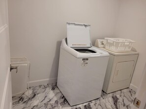 Deluxe Apartment | Bathroom