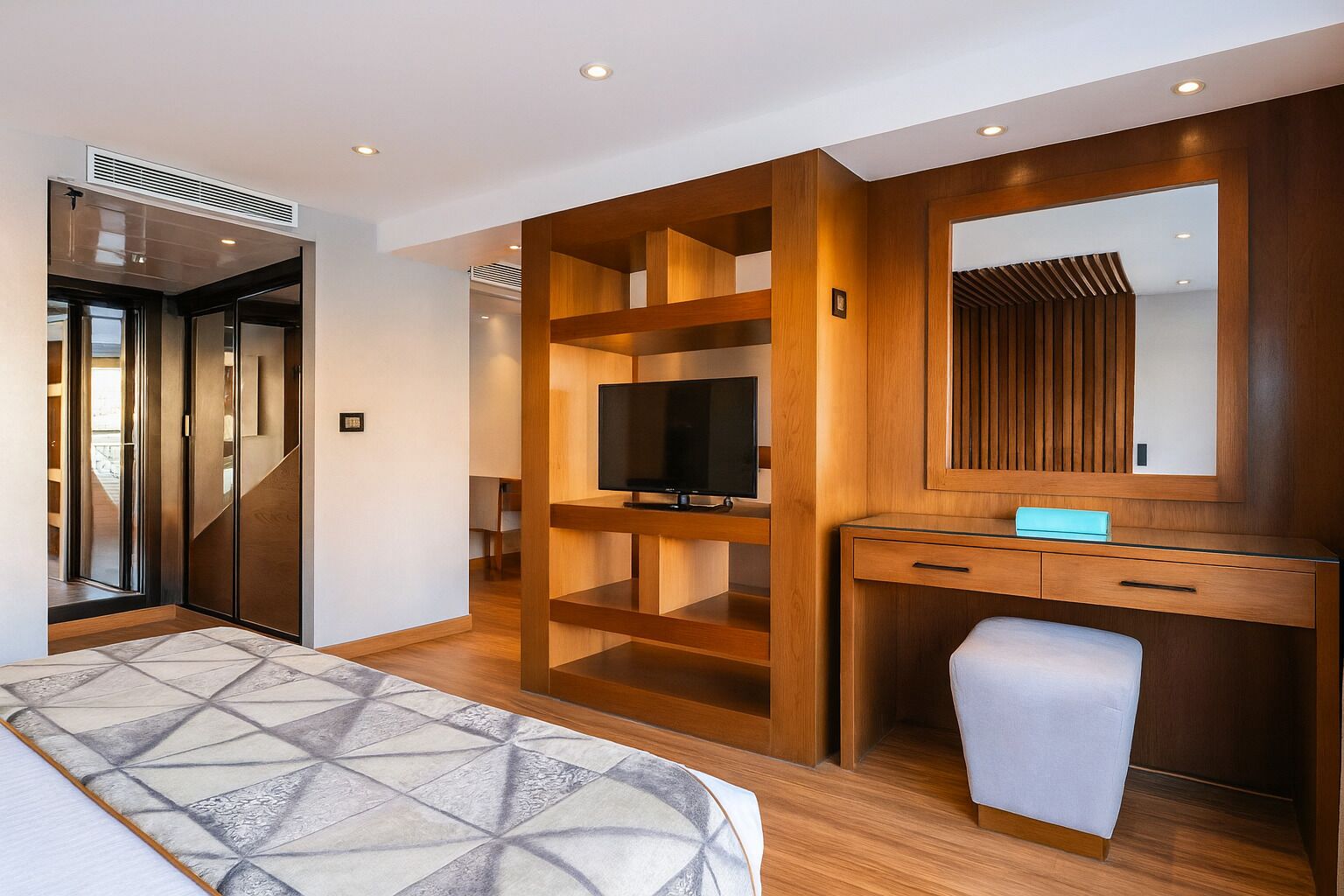 In-room safe, blackout curtains, soundproofing