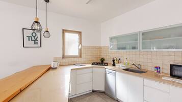 Family Apartment, 2 Bedrooms, Non Smoking, Beachside | Private kitchen