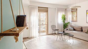 Family Apartment, 2 Bedrooms, Non Smoking, Beachside | Living area