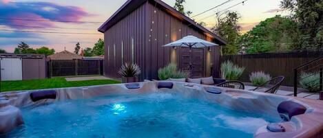 Outdoor spa tub