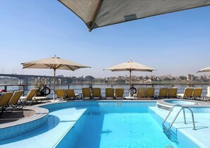 Outdoor pool, free cabanas, pool umbrellas - Nile Cruise Essence every Monday from Aswan 3 nights and every Thursday from Luxor 4 nights (Aswan)
