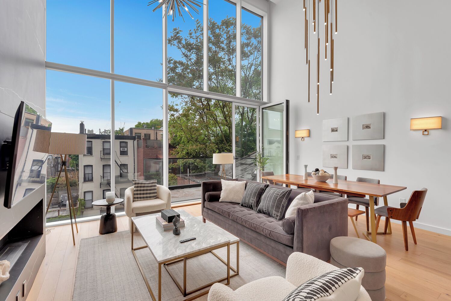 Smart TV, fireplace