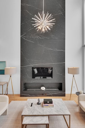 Smart TV y chimenea