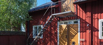 Relax with the family in this peaceful accommodation with a beautiful view.
