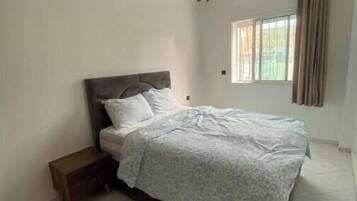 2 bedrooms, internet, bed sheets