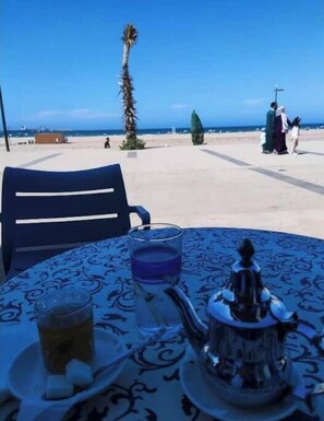 Outdoor dining - Apartment Oum Kalthoum – Charm, comfort (Casablanca-Settat)