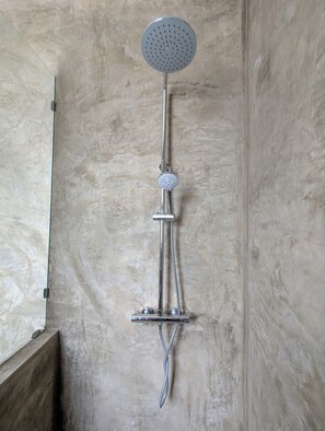 Shower, slippers, towels - Waterfall Retreat (Pemba Island)