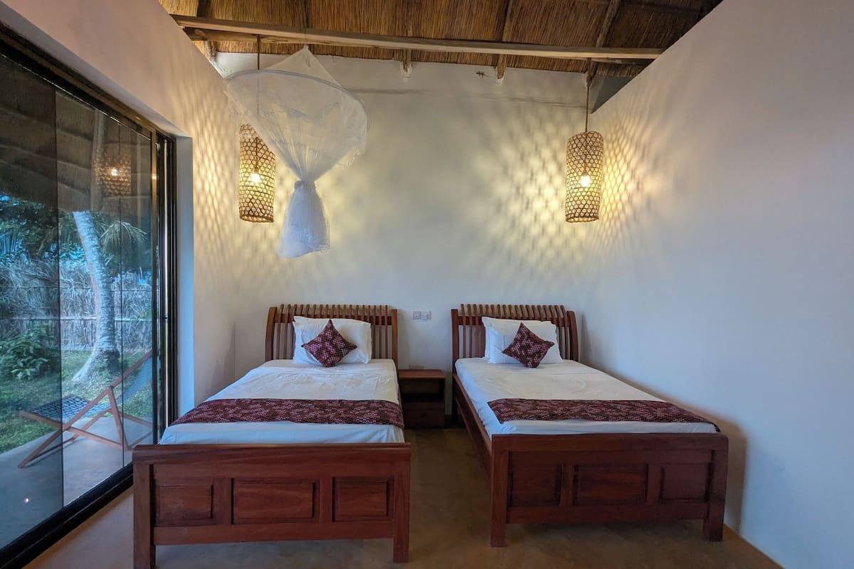 Egyptian cotton sheets, premium bedding, Select Comfort beds, desk