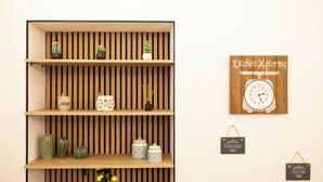 A wooden shelf with decorative items and a kitchen timer sign. - Welcome to the Lemora Luxury Home - (Palermo)