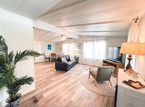 New Listing in Thatcher