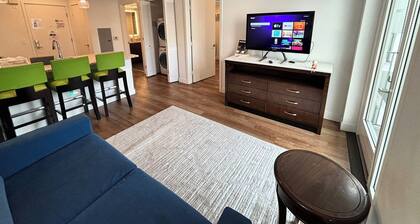 Chic 1BR Apartment w/ Balcony Views, Rooftop Lounge, WiFi + AC DTLA/Koreatown