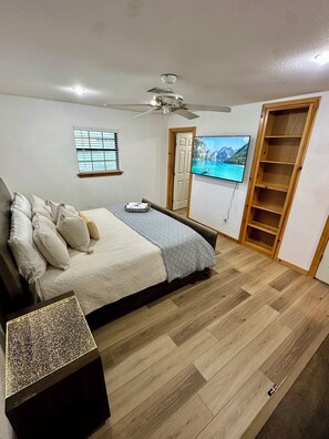 3 Schlafzimmer, Schreibtisch, Bügeleisen/Bügelbrett, kostenloses WLAN
