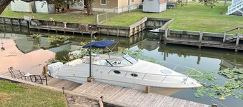 Waterfront Getaway - With Boat Parking and Access to Lake Conroe!!