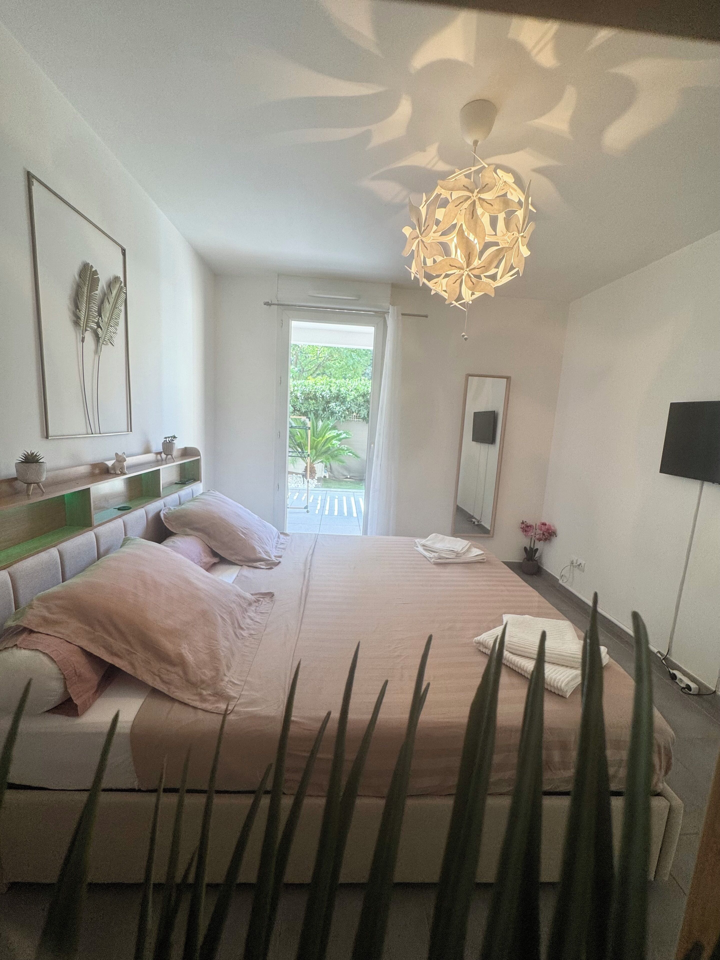 1 camera, Wi-Fi, lenzuola