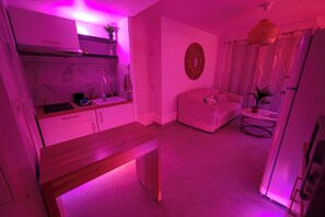 TV - Haven of peace with spacious terrace and quiet garden (La Ciotat)