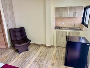 Comfort Apartment, Balcony, City View | Private kitchen