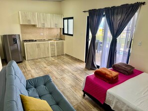 商务公寓, 阳台, 城市景观 | 办公桌、免费 WiFi