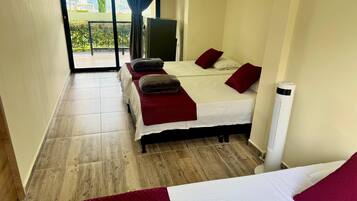 Apartemen Keluarga, balkon, pemandangan kota | Meja kerja dan Wi-Fi gratis