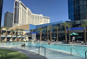 Pool - Chic 2-bedroom hotel in vibrant Las Vegas for CES Tech Conference (Las Vegas)
