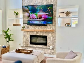 Smart TV - The Refuge of Dreams – Family-Friendly 3BR/3BA Home with Pool, Spa & Gym Access (Las Vegas)