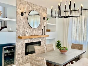 Dining - The Refuge of Dreams – Family-Friendly 3BR/3BA Home with Pool, Spa & Gym Access (Las Vegas)