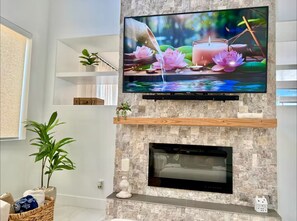 Interior - The Refuge of Dreams – Family-Friendly 3BR/3BA Home with Pool, Spa & Gym Access (Las Vegas)