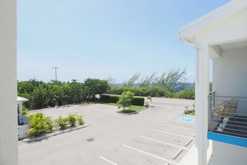 New 2 bed townhome near Blowholes in East End