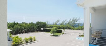 New 2 bed townhome near Blowholes in East End