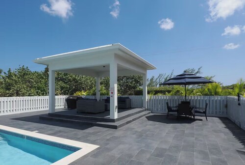 New 2 bed townhome near Blowholes in East End