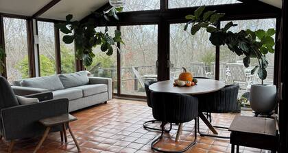 Pet Friendly Hilltop Retreat in the Woods