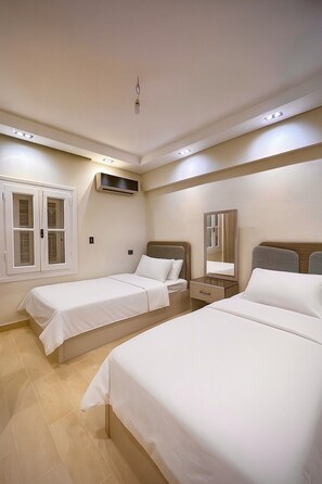 3 Schlafzimmer, Bügeleisen/Bügelbrett