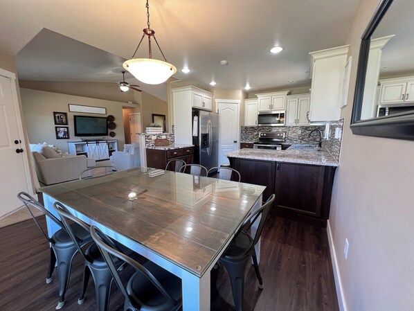 Private kitchen - Family Cozy Stay - Near It All (Nampa)