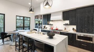 Coffee/tea maker, fridge, microwave, oven