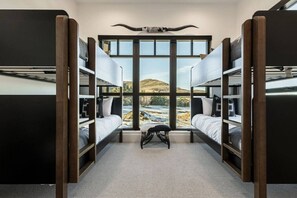 3 habitaciones, tabla de planchar con plancha, cuna de viaje y wifi 