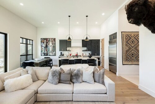 Exclusive Mountain Views, Hot Tub, near Ski Lifts