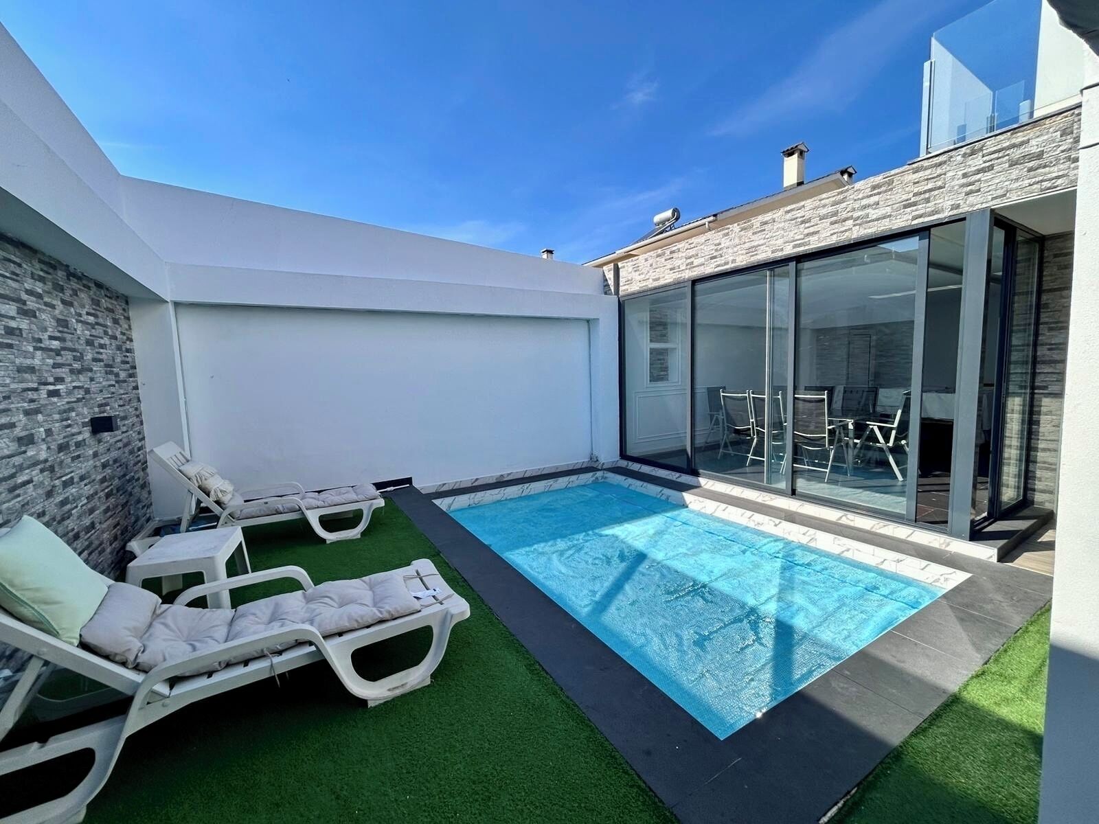 Outdoor pool, a heated pool