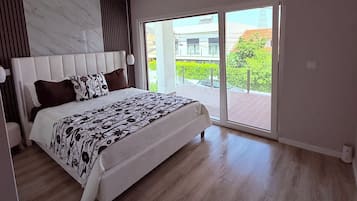 4 bedrooms, iron/ironing board, free WiFi, bed sheets