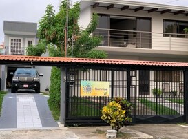 Fachada de la propiedad