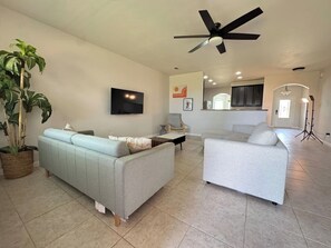 TV, fireplace - Cozy 3BR Home in Quiet Area (Celina)