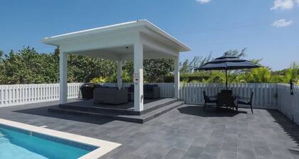 Marvelous 3-bedroom townhome with pool and ocean views in East End