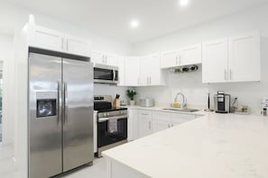 Fridge, microwave, oven, stovetop - Marvelous 3-bedroom townhome with pool and ocean views in East End (Grand Cayman)